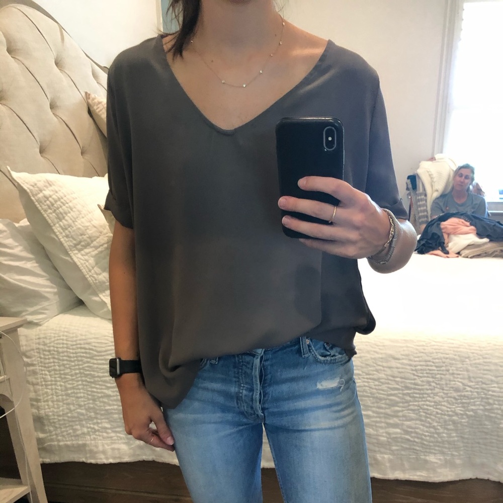 Gray blouse - Picture 2 of 3